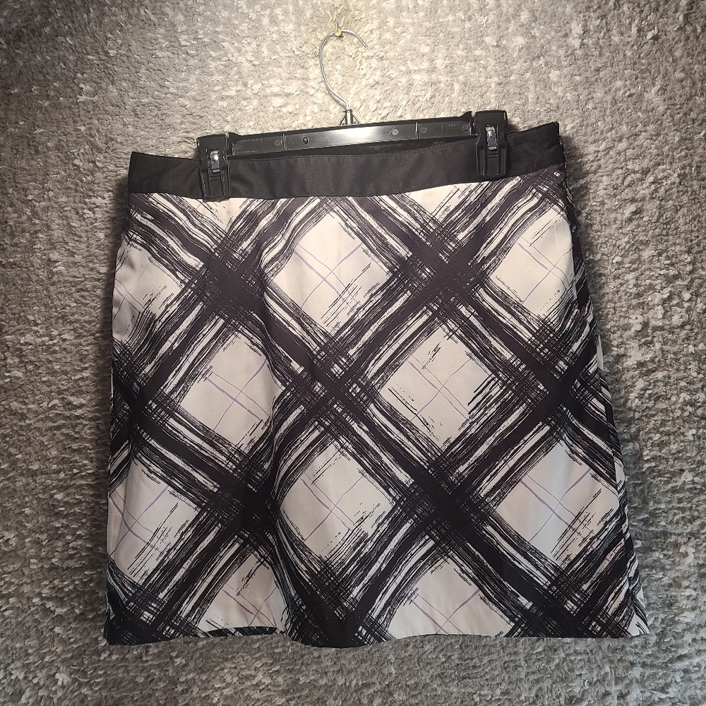 GREG NORMAN Skort Skirt Womens Sz 8 Geometric Black & White Polyester‎ Side Zip